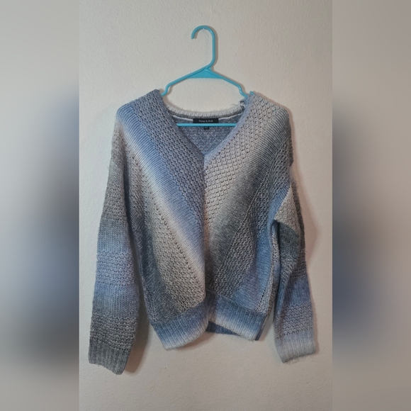 Strut & Bolt Sweaters - Strut & Bolt Ombre Winter Cozy Knit Sweater Blue Gray V-Neck New Size Small